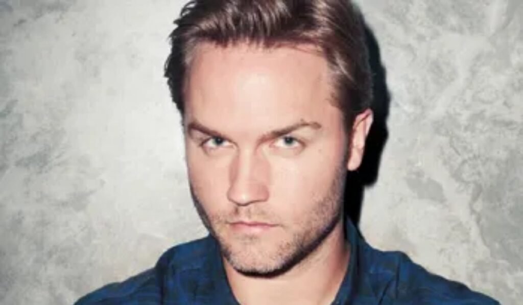 Scott Porter Holden